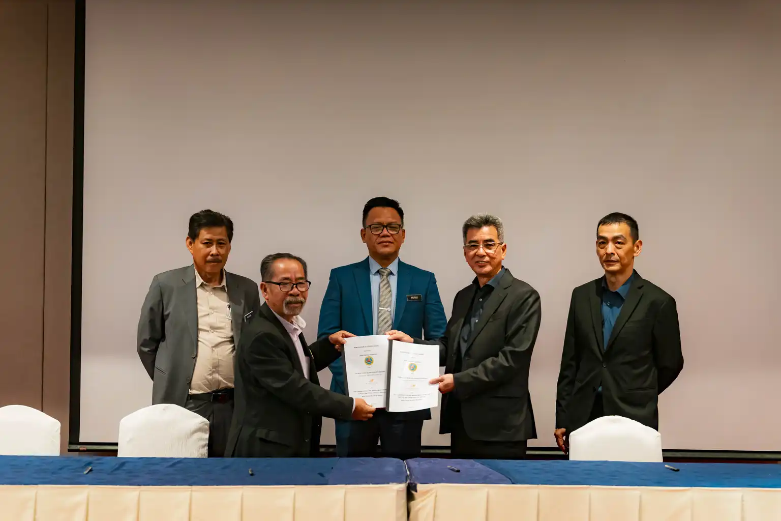 signing ceremony between JSK Mantanani Island Resort & Universiti Malaysia Sabah (UMS)